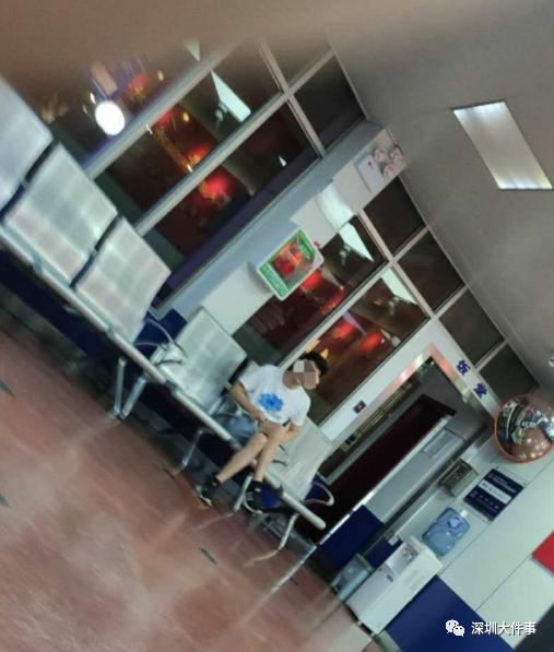 时遭|女租客称洗澡时遭合租男破门而入 方回应