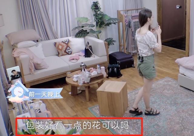 吉娜写中文贺卡给妻子团，看清桌子上的物品，