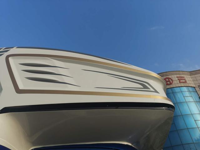 华云途骏K298，颜值和品质同时出众的房车_5