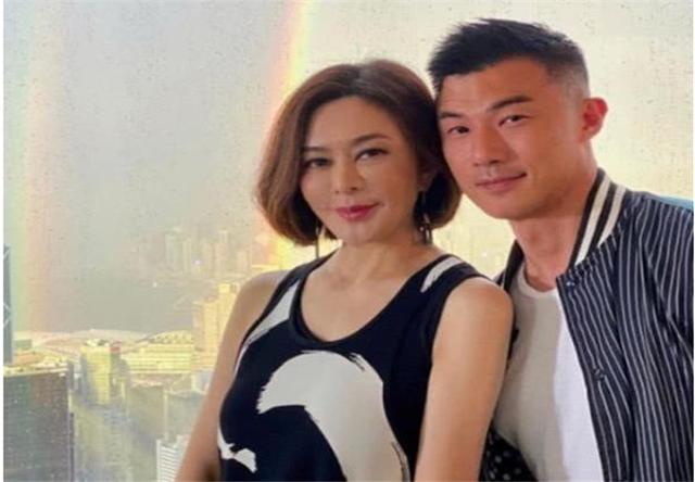 亿万身家、风流成性，58岁关之琳又被拍到“吃嫩草”