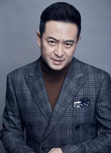 张嘉译两段婚姻都是“因戏结缘”，第二任妻子名气大且资源丰富