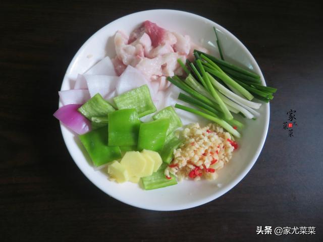 广东人教您鱼肉最好吃的做法，无需加水，鱼肉鲜美嫩滑，太香了