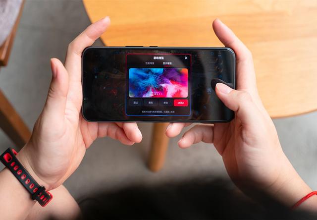 没有高刷屏还叫5G手机，这款144Hz+屏下指纹仅2399，太惊喜