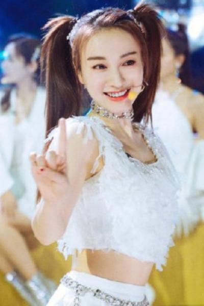 吴昕双马尾造型最近走红！曾被吐槽打酱油，如