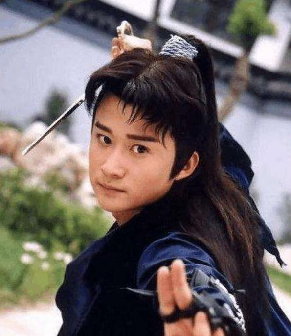 曾断言“吴京”红不了的老梁，现在为啥不露面了？