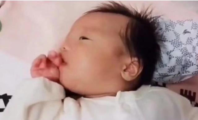 宝宝出现这5个“坏习惯”，妈妈被着急阻止，可能是聪明的表现