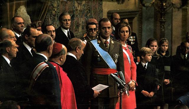 丑闻缠身的西班牙老国王自我“流放”，与戴安娜绯闻曾让王后心塞