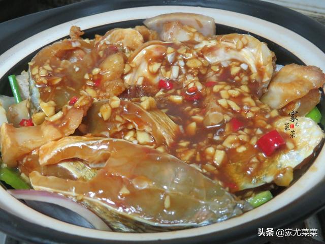 广东人教您鱼肉最好吃的做法，无需加水，鱼肉鲜美嫩滑，太香了