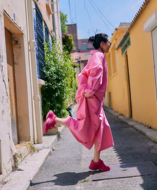 51岁的许晴：情史如此丰富，为何至今仍单身？网友表示：不敢娶