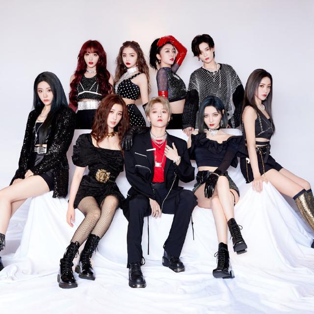 刚出道就拉开差距？赵小棠连上两部综艺，许佳琪和孔雪儿却忙掐架