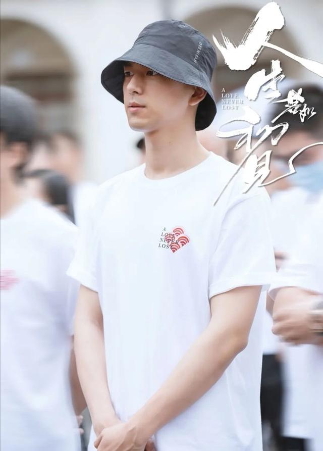 尹正零点为王一博庆生，足见2人友谊深，配文内容太暖心