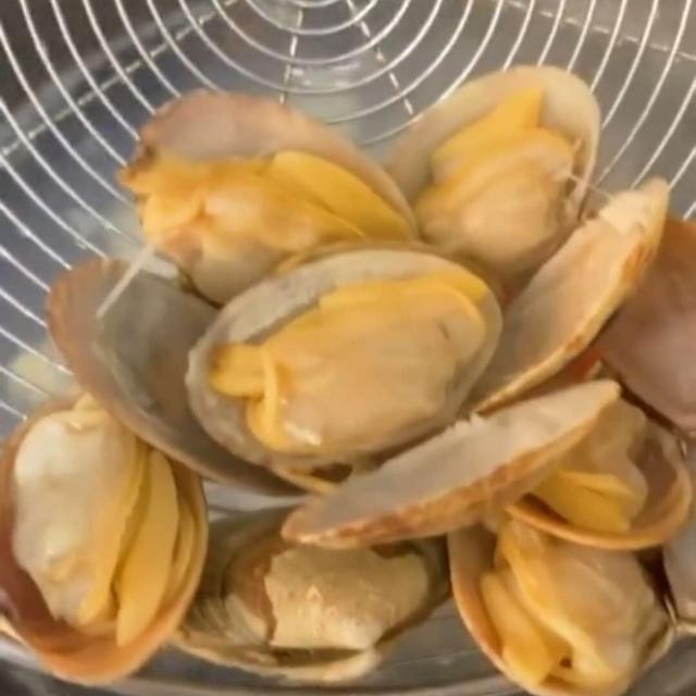 家里來客人啦，沒有拿手菜這道蒸花蛤，絕對讓你的廚藝紅遍朋友圈
