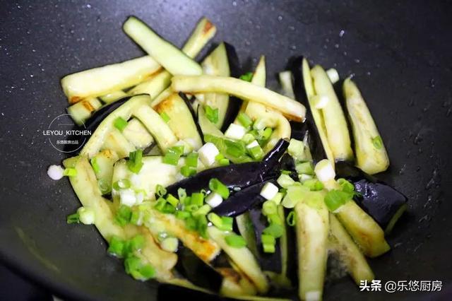 夏天最爱做的焖面，菜、面一锅出，比豆角焖面还入味