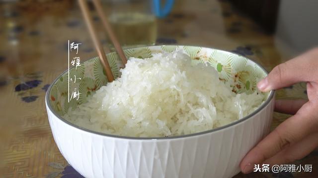 想吃水煎包再也不用去买了，按照这个方法做，薄皮大馅好吃极了