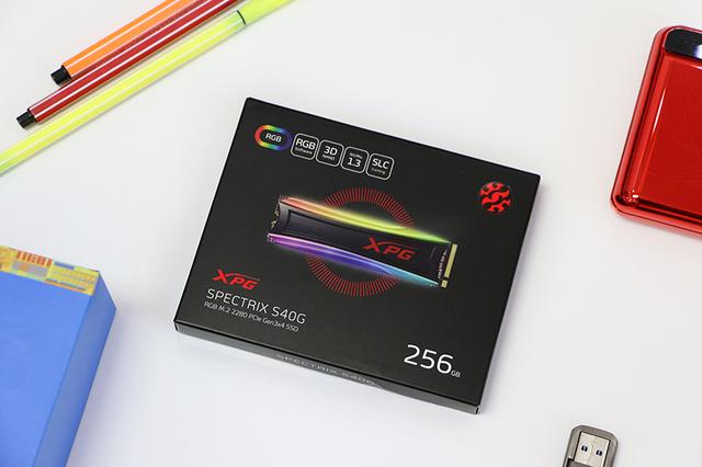 M.2固态玩RGB，支持神光同步，传输速度超3000MB/s，玩游戏更畅快