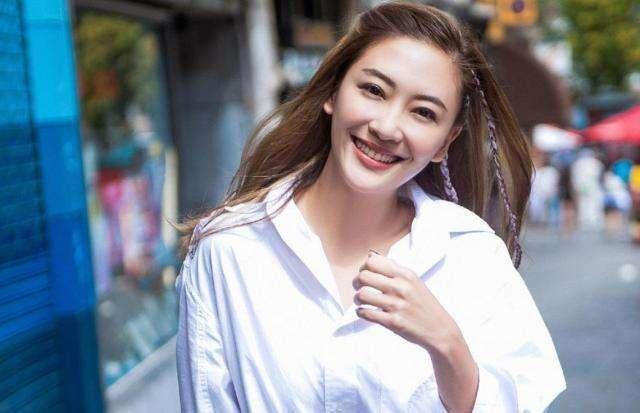 向佐情史：迷上富商太太，恋上单身妈妈，怪不得向太力挺郭碧婷