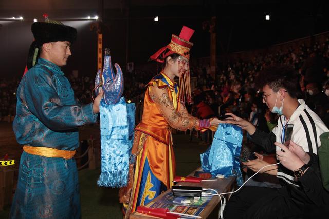 《相会敖包》在辉腾锡勒黄花沟草原旅游区窝阔台大剧院震撼首演