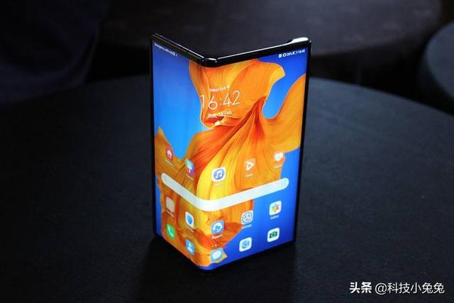 折叠手机那么贵值不值得购买？卖这么贵会火起来吗？