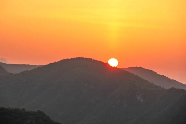 34亿年前的岩石、世界奇峡、亚洲落差最大的瀑布，都聚集在河南