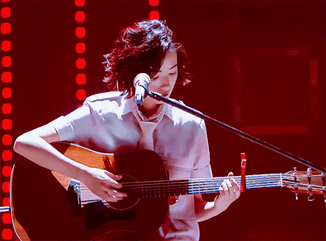 真不老美魔女！50岁看着像20，怪不得能嫁小12岁老公！