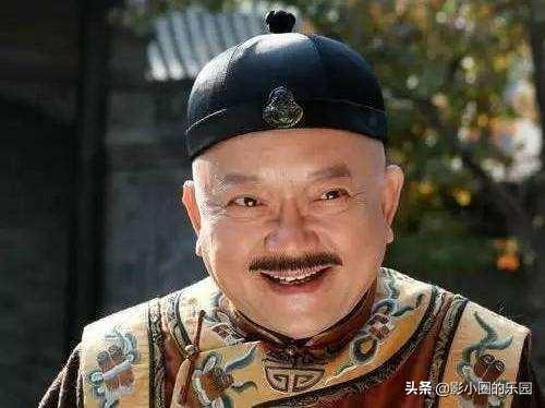 當侍衛(wèi)去抄家 發(fā)現(xiàn)墻壁有異響 敲開墻壁后發(fā)現(xiàn)其中奧秘