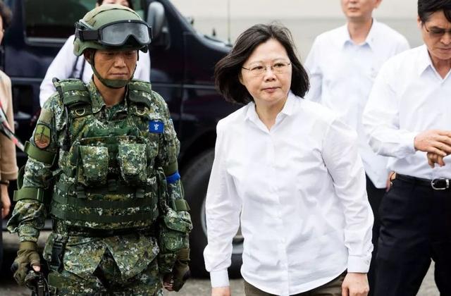 执迷不悟！解放军军机进入台“防空识别区”，台军竟敢广播喊话