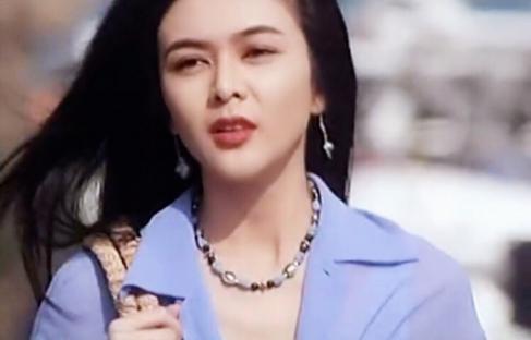 从“惯三”到“高尔夫球事件”，“老少通吃”的关之琳脸部变僵硬