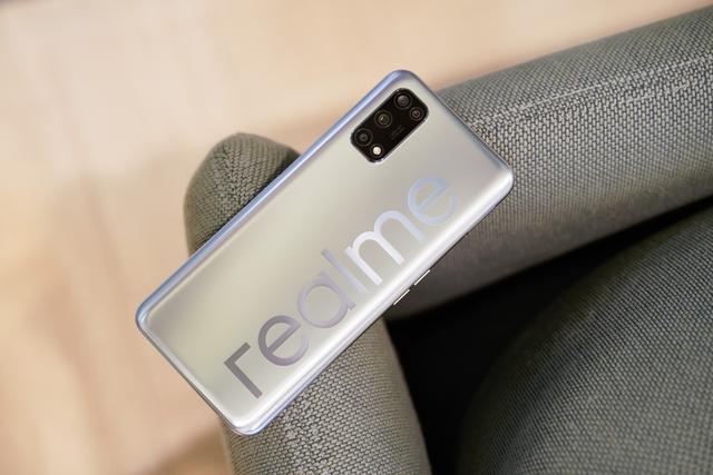 realme V5评测：潮美外观，最便宜的5G长续航手机