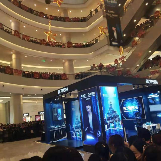 张艺兴的郑州碧欧泉活动，现场究竟有多疯狂？