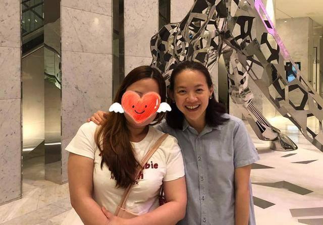 曾宝仪素颜被拍，大方微笑也不遮遮掩掩，纯天