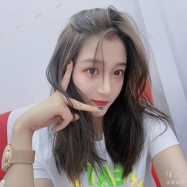 妹妹成为大明星，姐姐却在卖拉面，网友：有时选择比努力更重要