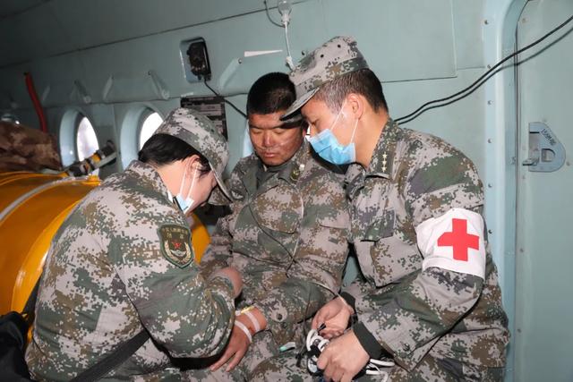 抢救雪域哨兵，卫星电话呼叫军用直升机高原空