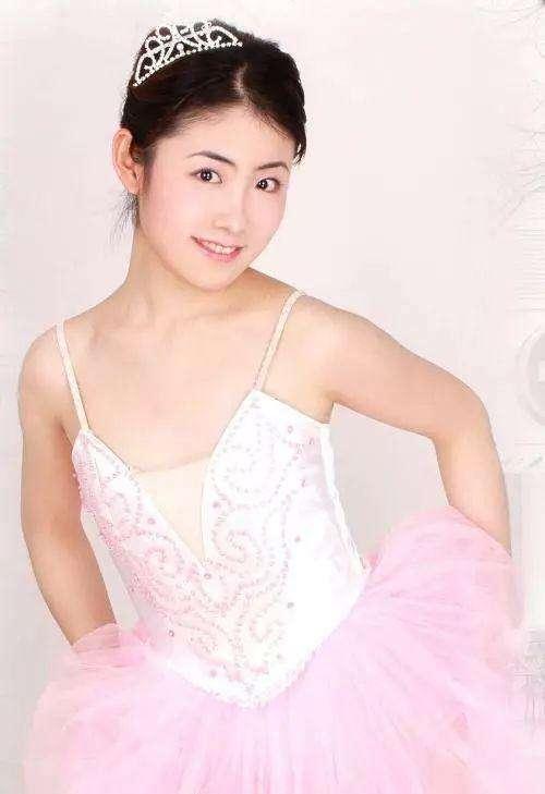 18岁的她被赵本山力捧，因拒绝潜规则被退圈，如