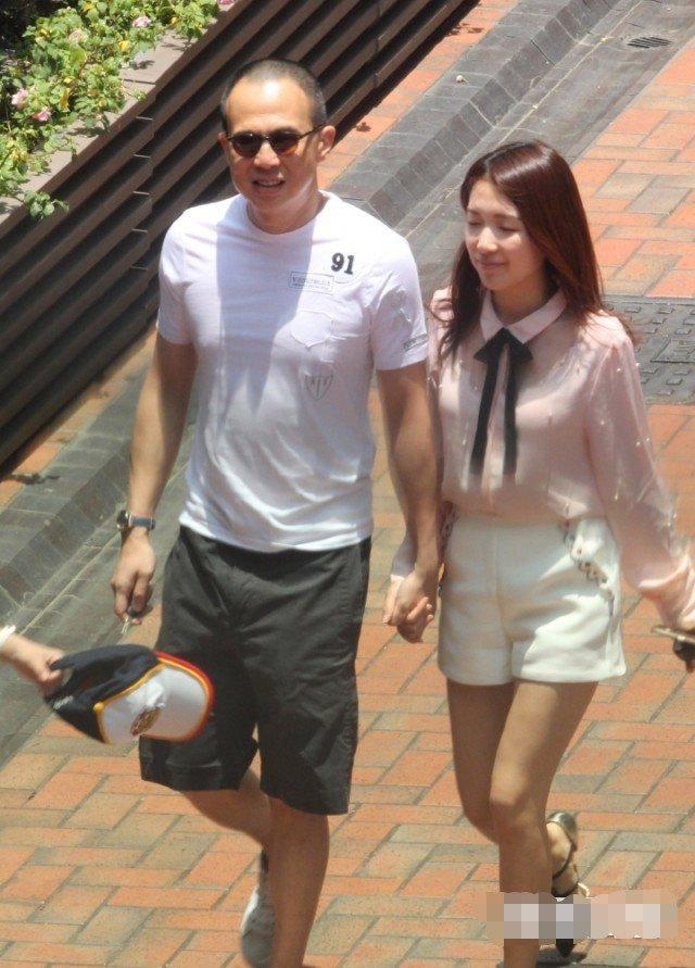 梁洛施32岁生日变美了，仨儿子做蛋糕为她庆祝，