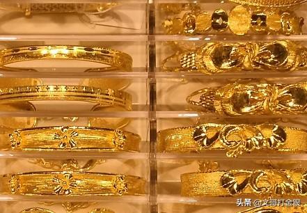 大妈解套黄金！没人买黄金了，珠宝首饰行业满