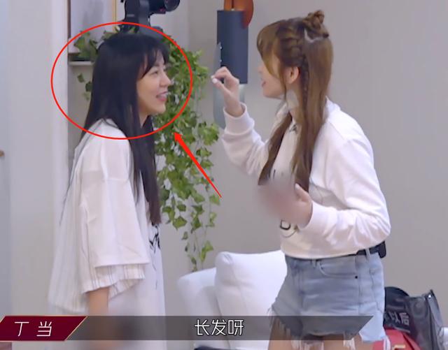 丁当节目接长发，本以为效果一般，看清效果后，粉丝都快认不出了