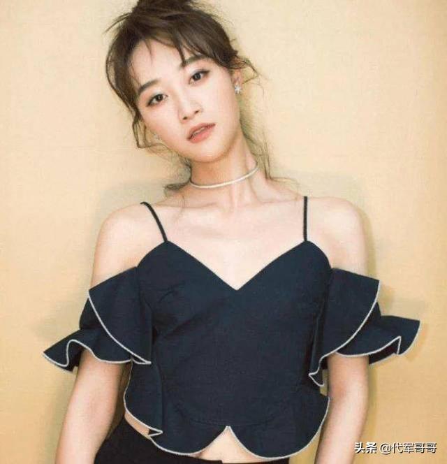 《浪姐》中的富二代，被吐槽好勝心太強，如今30歲很美卻還是單身