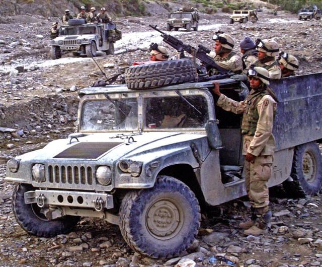 当代具有影响力的军事战术车辆，悍马越野车的