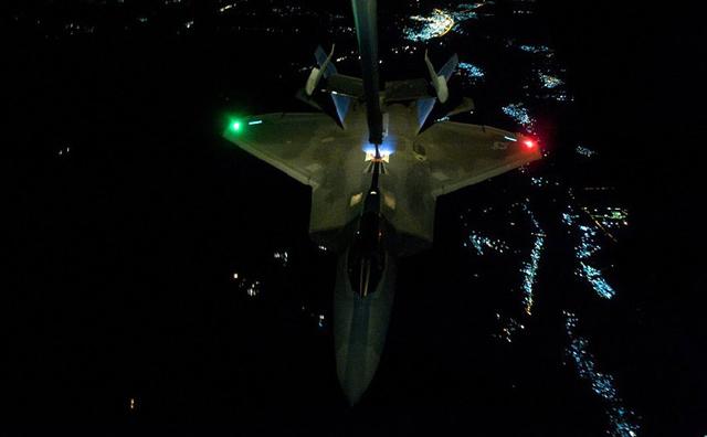 一声巨响1.5亿美元打水漂，最先进五代战机坠毁，数量越来越少