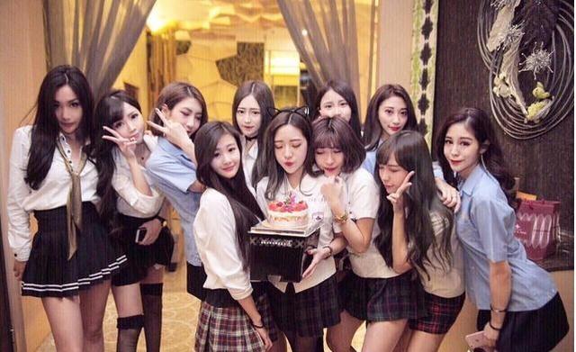 为什么有些女孩子选择在KTV夜场上班，而不愿意去工厂上班呢？