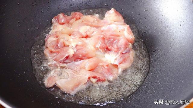 一个人在家吃什么，15元买了2个大鸡腿，做了一盘黑椒鸡腿饭