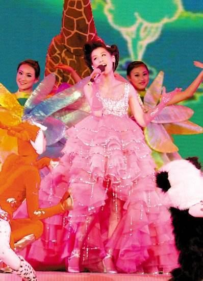 播一期节目就搞一次事情的黄圣依，亲手揭穿了