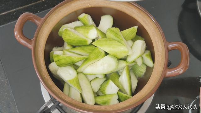 天气热，水豆腐别煎着吃了，教你一个新鲜吃法，多汁味美开胃下饭