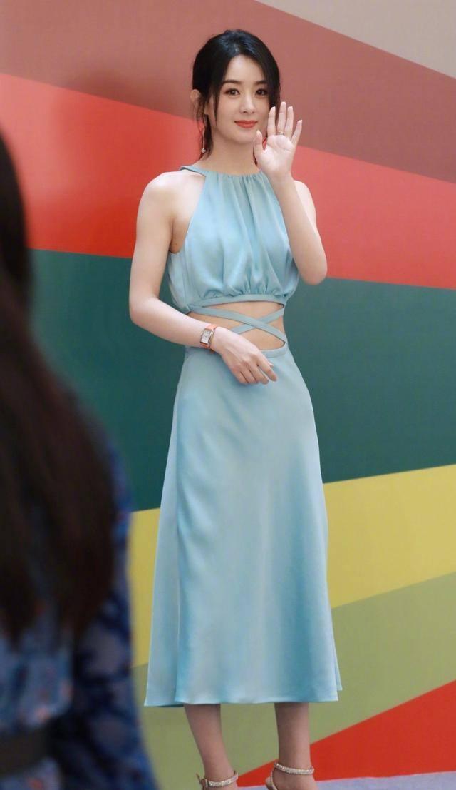 赵丽颖的腰太细了，丝毫没有生育的痕迹，小肚