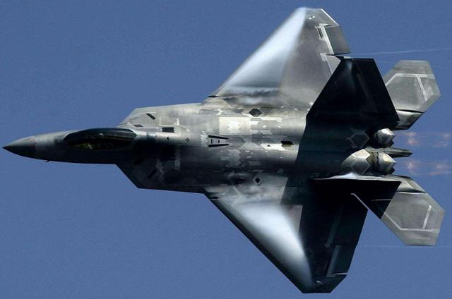 难怪中国武器受欢迎，F22战机抵达就被锁定，军