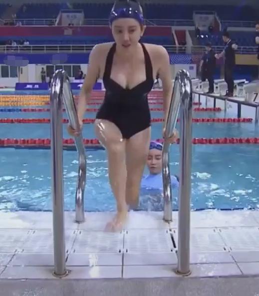 有种身材叫陈小纭，游泳比赛换好泳衣出场，于