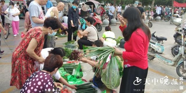 驻马店：红红火火的街头早市唤醒一座城