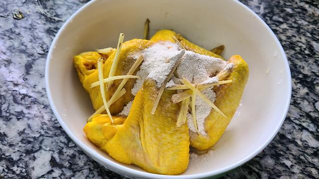 爱吃鸡翅试试这个做法，家人吃了都说好，简单美味又好吃