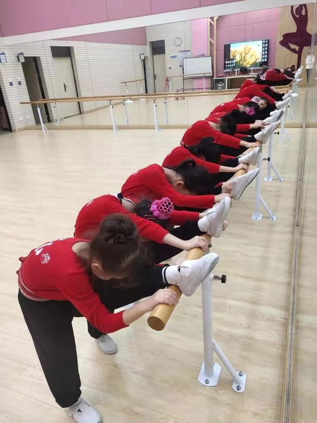 最美女兵退伍一年半，每天想着要出操，军营习