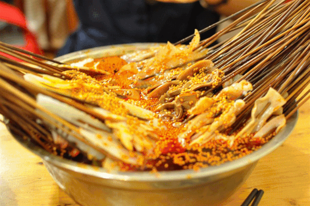 冷吃兔拍了拍“钵钵鸡”，乐山和自贡，谁是你们心里的Top1?